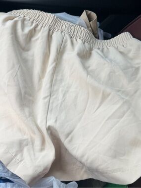 Pretty Little Thing Cream Elastic-Waist Shorts